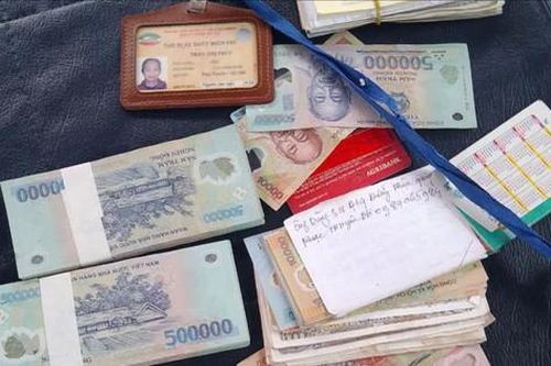 Hành khách nhận lại 150 triệu đồng quên trên xe buýt Tân Đạt