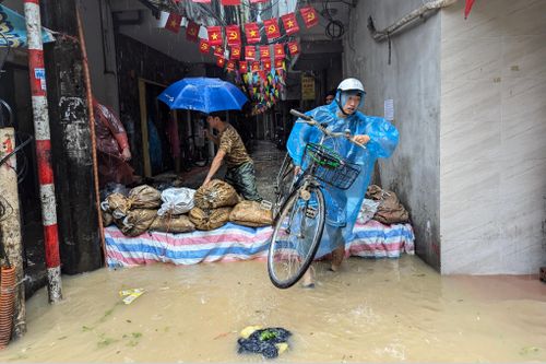 Hà Nội: Tuyệt đối không để ai bị đói, bị rét, không có nơi ở do mưa lụt