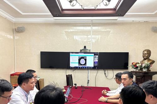 Đảm bảo người dân được cấp cứu, chăm sóc y tế