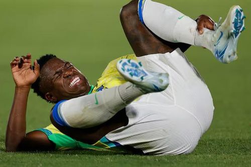 Bóng đá Brazil chới với trên bờ vực thẳm