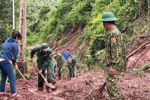Nghệ An: tiếp cận hỗ trợ hơn 90 hộ dân bị cô lập ở Mỹ Lý