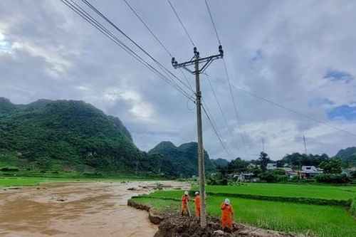 Bắc Giang khẩn trương khôi phục điện nước, thông tin liên lạc sau mưa lũ