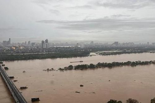 Thủ tướng chỉ đạo tập trung ứng phó lũ lớn, đảm bảo an toàn đê điều