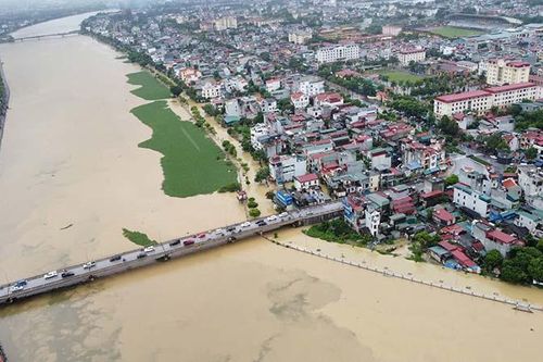 Hà Nam khẩn trương di dời hàng nghìn hộ dân bị ngập lụt đến nơi an toàn