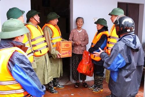 Thanh Oai động viên, hỗ trợ lực lượng ứng trực trong mưa bão
