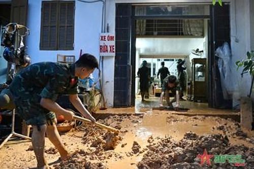 Bộ đội Cụ Hồ nỗ lực giúp dân