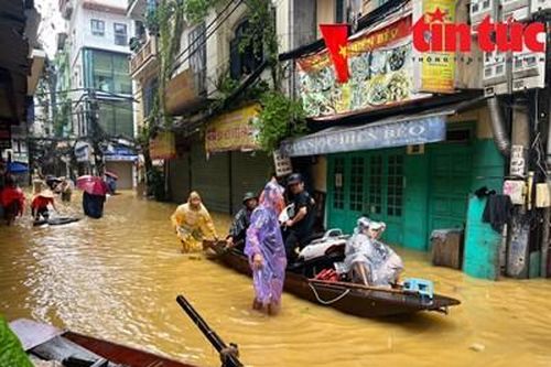 Mực nước sông Hồng ở Hà Nội vượt mức lịch sử 20 năm