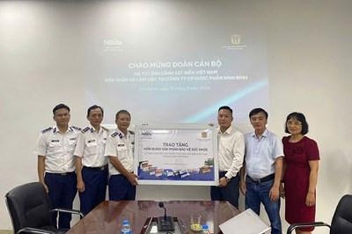 Cảnh sát biển Việt Nam tiếp nhận hơn 10.000 dược phẩm tăng cường sức khỏe