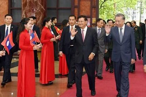 Cùng vun đắp quan hệ đoàn kết đặc biệt Việt Nam-Lào ngày càng phát triển bền chặt