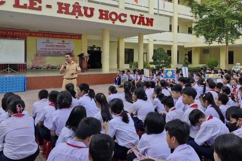 850 học sinh ký cam kết chấp hành tốt trật tự an toàn giao thông