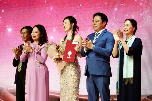 'Mai' và 'Gặp em ngày nắng' thắng lớn tại Giải Cánh diều vàng 2024