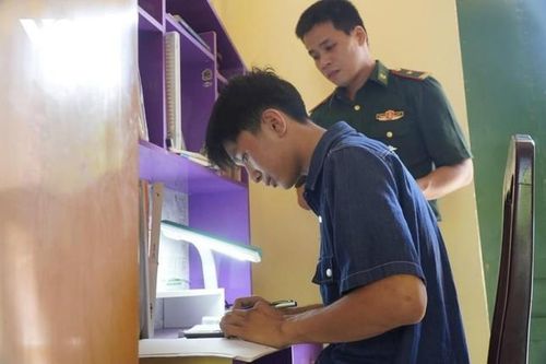 Từ cậu bé nghèo đến sĩ quan biên phòng tương lai