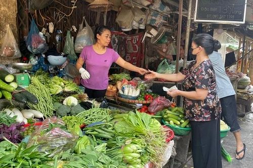Giá rau xanh tăng 'phi mã' sau Bão số 3 Yagi