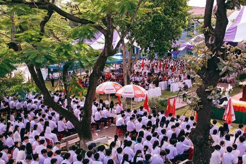 Trường Nữ Trung học Thành Nội – THPT Nguyễn Huệ 60 năm hình thành và phát triển
