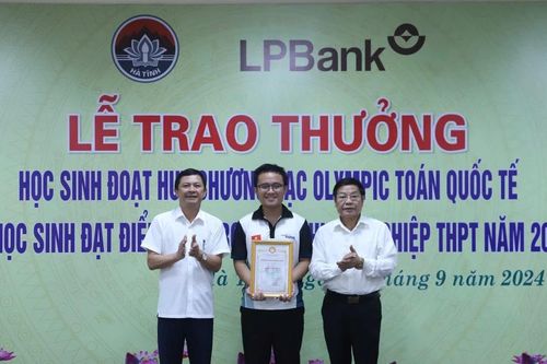 117 học sinh Hà Tĩnh nhận học bổng Quỹ Khuyến học, khuyến tài Nguyễn Du