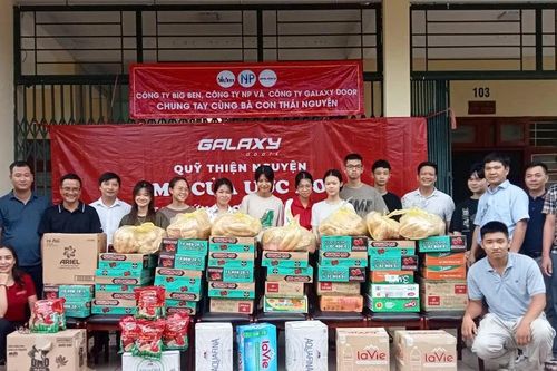 Sinh viên Đại học Thái Nguyên nhận tiếp sức giữa ngày mưa lũ