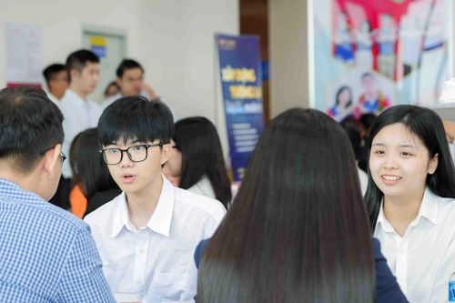 Hơn 8.000 vị trí công việc được kết nối với sinh viên Trường ĐH Kinh tế - Tài chính TPHCM