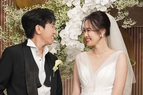 Ngày trọng đại, diễn viên Quỳnh Anh xinh đẹp, tôn dáng với váy cưới lấp lánh