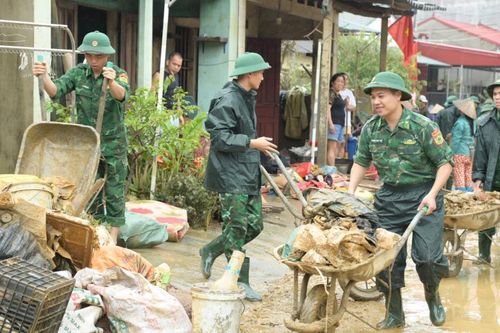 BĐBP Lạng Sơn tăng cường lực lượng giúp nhân dân khắc phục hậu quả mưa lũ