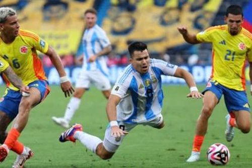 Vắng Messi, Argentina gục ngã trước 'đòn thù' Colombia