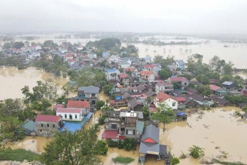 Hà Nội: Nước lũ bủa vây nhà cửa vùng 'rốn lũ' huyện Chương Mỹ