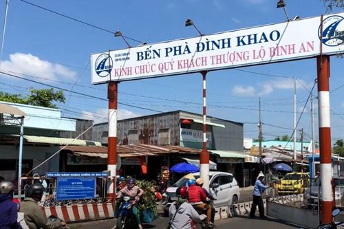 Tạm dừng lưu thông phà Đình Khao để thay phao nổi