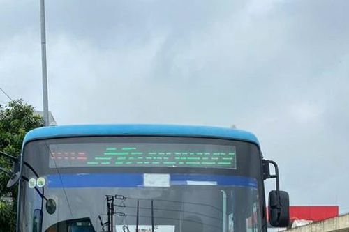 Nhân viên xe buýt Hà Nội trả lại 150 triệu đồng cho khách để quên