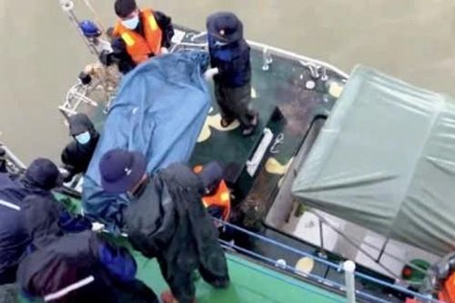 Phát hiện 2 thi thể mắc kẹt trong tàu chìm trên vịnh Hạ Long
