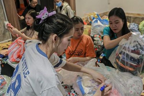 Bạn trẻ Đà Nẵng góp nhu yếu phẩm gửi đồng bào miền Bắc