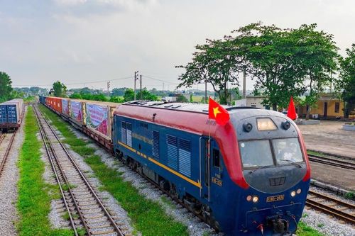 Ngành đường sắt miễn phí vận chuyển hàng cứu trợ gửi đồng bào ảnh hưởng bão