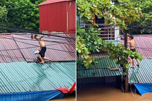 Thanh niên Yên Bái tháo vách, trèo mái nhà đưa thực phẩm cho hàng xóm chống lũ