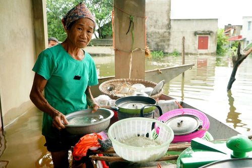 Lũ dâng khiến hơn 100 hộ dân ở Thanh Hóa bị cô lập