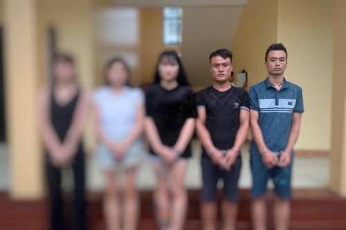 Nhóm đối tượng tổ chức 'tiệc ma túy' trong gara ô tô để 'chống bão'