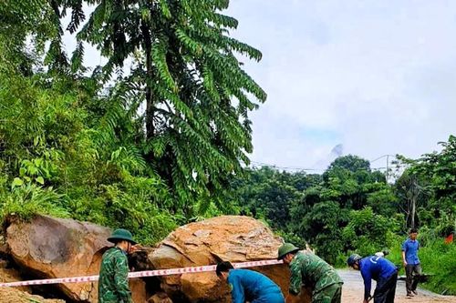 Bộ đội Biên phòng Nghệ An tích cực khắc phục hậu quả mưa lũ