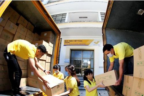 Bưu điện Việt Nam hỗ trợ vận chuyển miễn phí hàng cứu trợ tới 12 tỉnh/thành