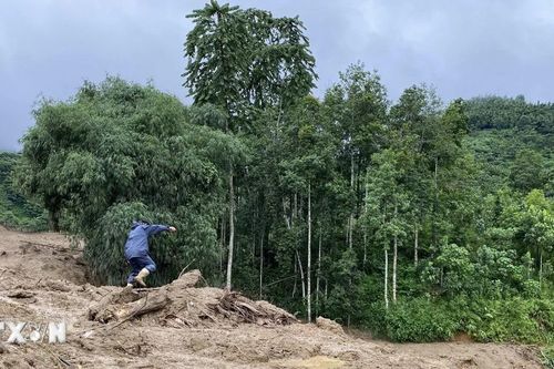 Vụ lũ quét vùi lấp thôn Làng Nủ: Gấp rút tìm kiếm 73 người mất tích