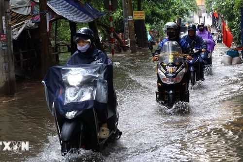 Hà Nội: Một số khu vực trên các tuyến phố, khu đô thị ngập sâu trong nước