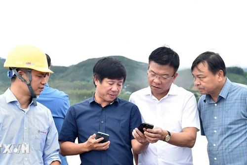 Phó Thủ tướng Lê Thành Long kiểm tra vận hành hồ thủy điện Thác Bà ở Yên Bái