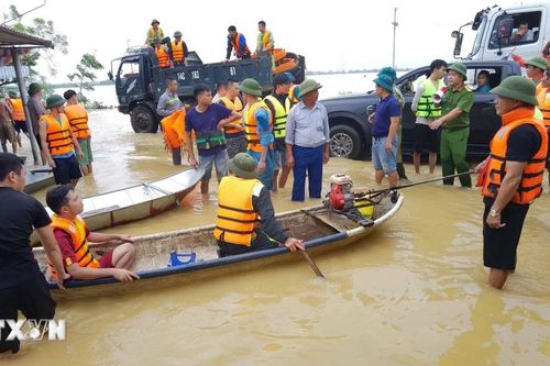 Hà Nội: Người dân ở xã Trung Giã của huyện Sóc Sơn chìm trong nước lũ