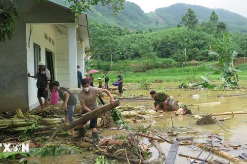 Khẩn trương tìm kiếm nạn nhân mất tích do lũ quét tại thôn Làng Nủ
