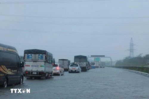 Đề nghị vận hành hết các trạm bơm để chống ngập cao tốc Pháp Vân-Cầu Giẽ