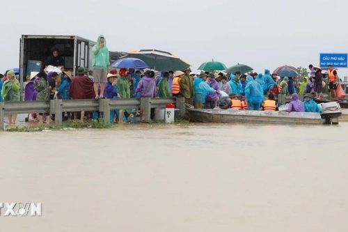 Mưa lũ phức tạp, Vĩnh Phúc cấm xe ôtô trên một số tuyến đê