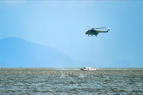 Thực hành bay huấn luyện treo cấp cứu trên biển