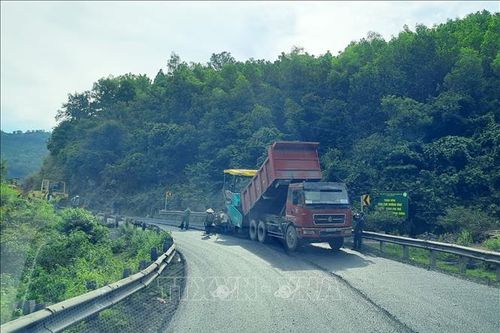 Đảm bảo lưu thông trên tuyến đường độc đạo nối Cửa khẩu quốc tế La Lay