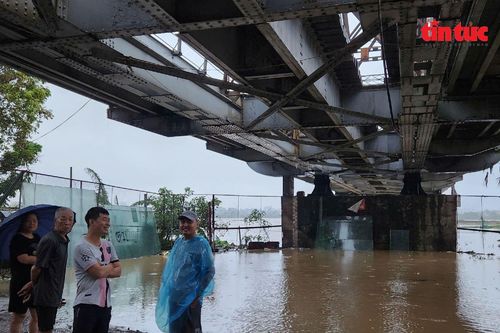 Hiện trạng những cây cầu ở Hà Nội khi lũ sông Hồng trên mức báo động 2
