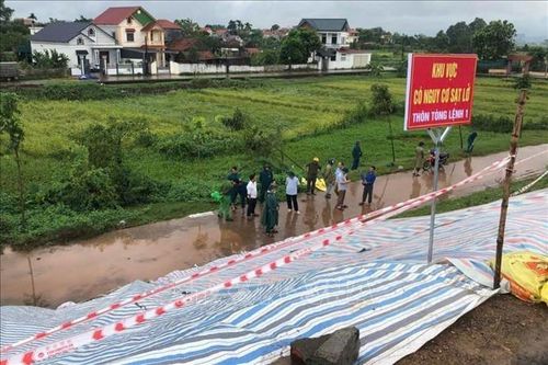 Hà Nội: Rạn nứt, sụt lún một số vị trí trên tuyến đê hữu Đà, hữu Hồng