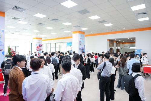 Nhà trường 'bắt tay' với doanh nghiệp tạo việc làm cho sinh viên mới ra trường