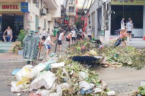Ấm áp tình người trên đảo Cát Bà
