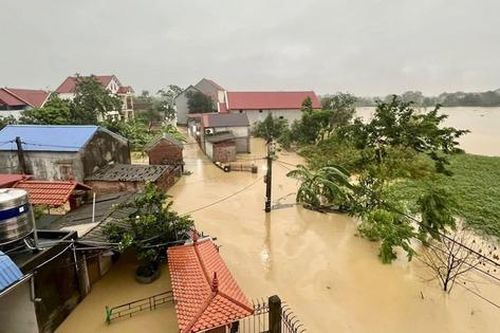 Hà Nội: Khẩn cấp sơ tán người dân ra khỏi vùng ngập lụt, nguy hiểm tại huyện Sóc Sơn