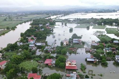 Nước sông Bưởi dâng cao, 100 hộ dân ở Thanh Hóa bị ngập và cô lập